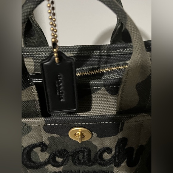 Coach Camo Print Canvas Small Cargo Tote 20 New without tags never used!! 🔥🔥 - Picture 9 of 16
